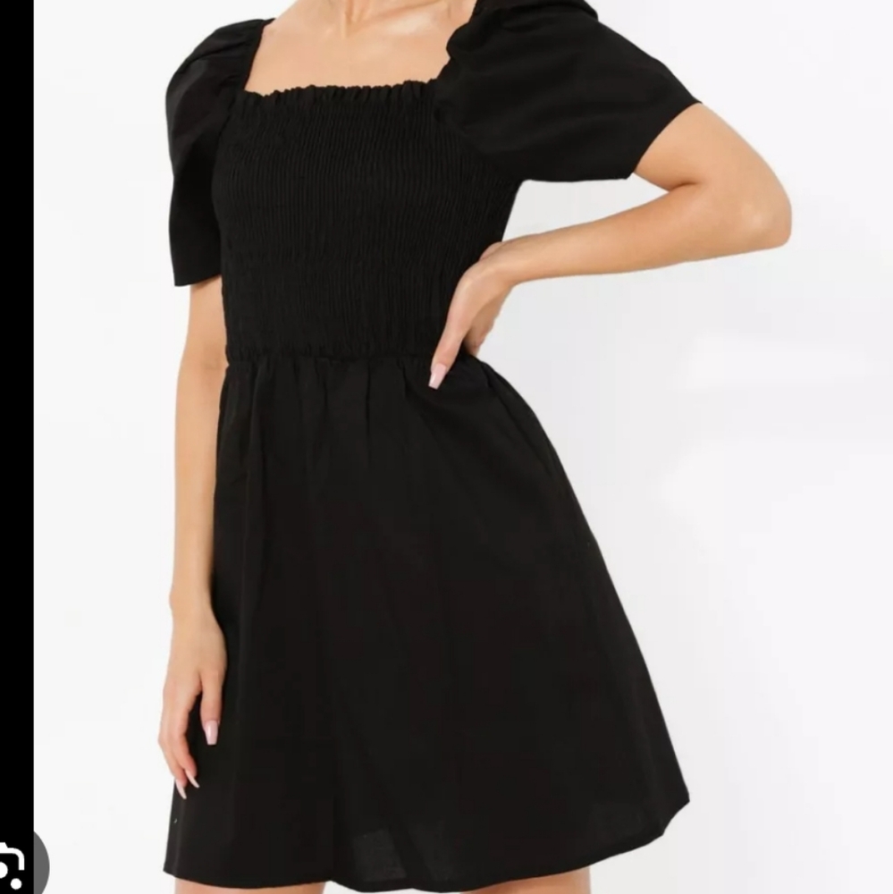 NWT Black Zara pleated puff sleeve dress